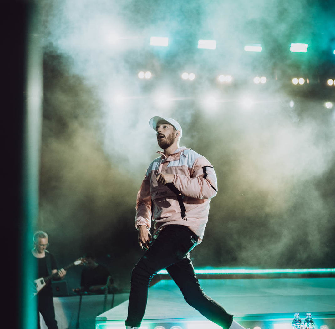 Musiker und Künstler auf der Bühne in Dresden, Casper